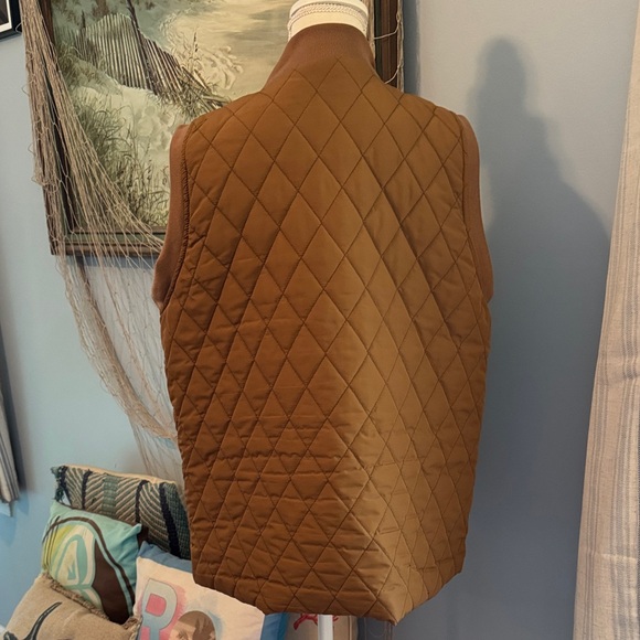 SHEIN Tan Quilted Vest - Picture 3 of 4